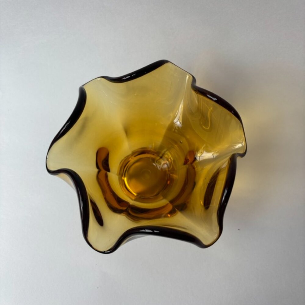 Vintage L.E. Smith Amber Glass Candy Dish with Wavy Sides - Picture 4 of 6